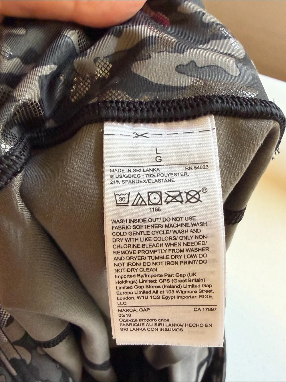 GapFit Women's Size Large Camo Foil 7/8 Leggings High Rise Athleisure Gym Yoga - Picture 7 of 7